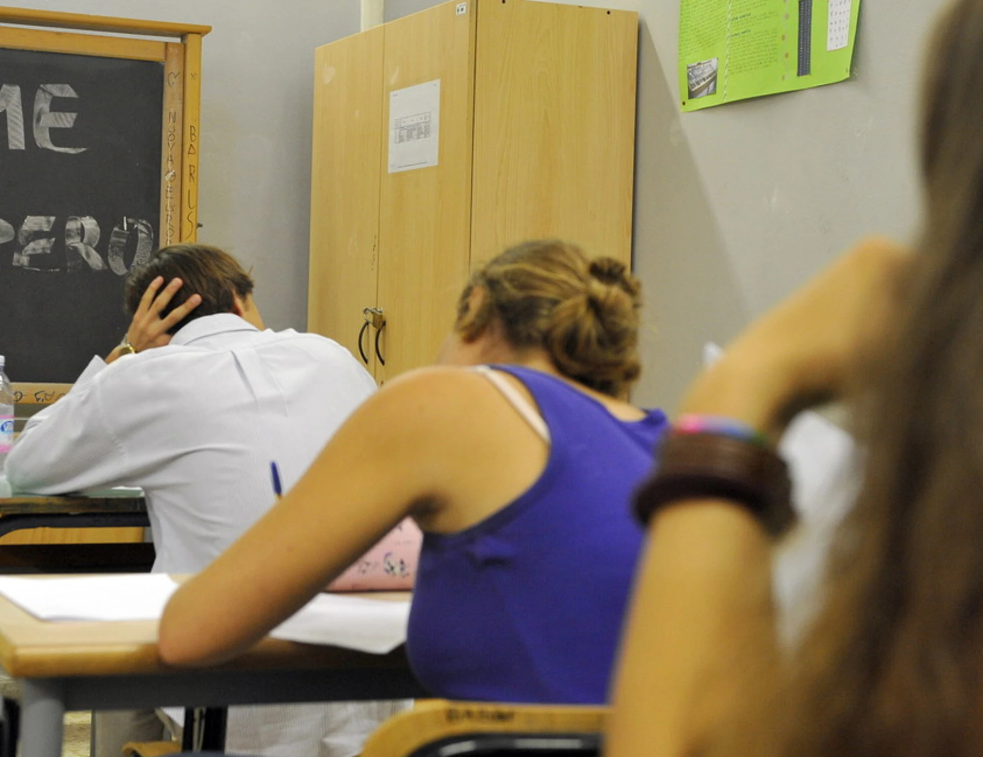 Libro di storia-choc al liceo: "FdI? Eredi del fascismo, piani di deportazione"