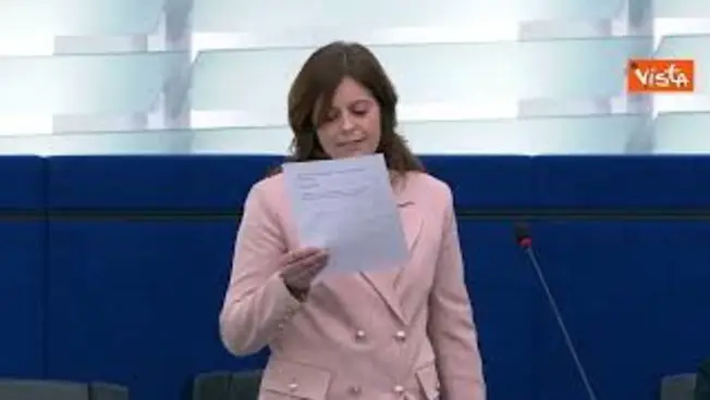Leggi l'articolo: Ilaria Salis a Strasburgo: A destra nel Parlamento Ue siedono eredi del fascismo