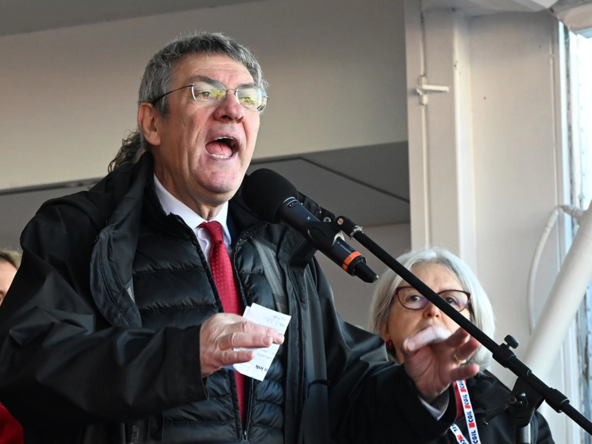 La Cisl dà una lezione a Landini: "Noi alla gara di urli non partecipiamo"