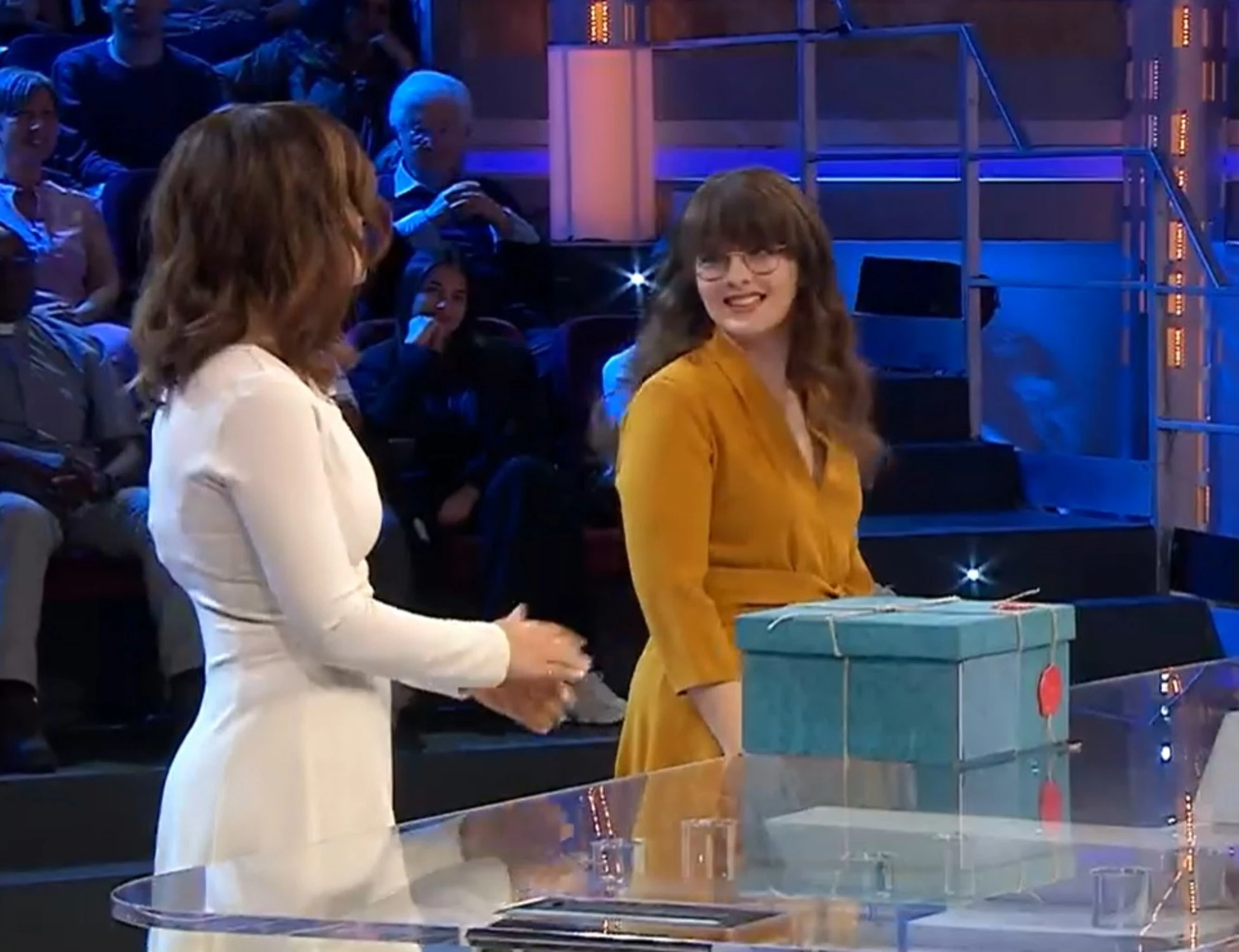 Affari tuoi, Paolina e Noemi in studio: puntata interrotta, colpo di scena