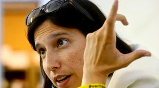 Elly Schlein, 52: il numero che scatena il panico