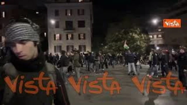 Le forze dell'ordine respingono il corteo a Roma in Via Claudia
