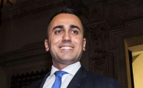 Luigi Di Maio e quel sorrisino stampato in faccia. Forse non ha capito cosa rischia...