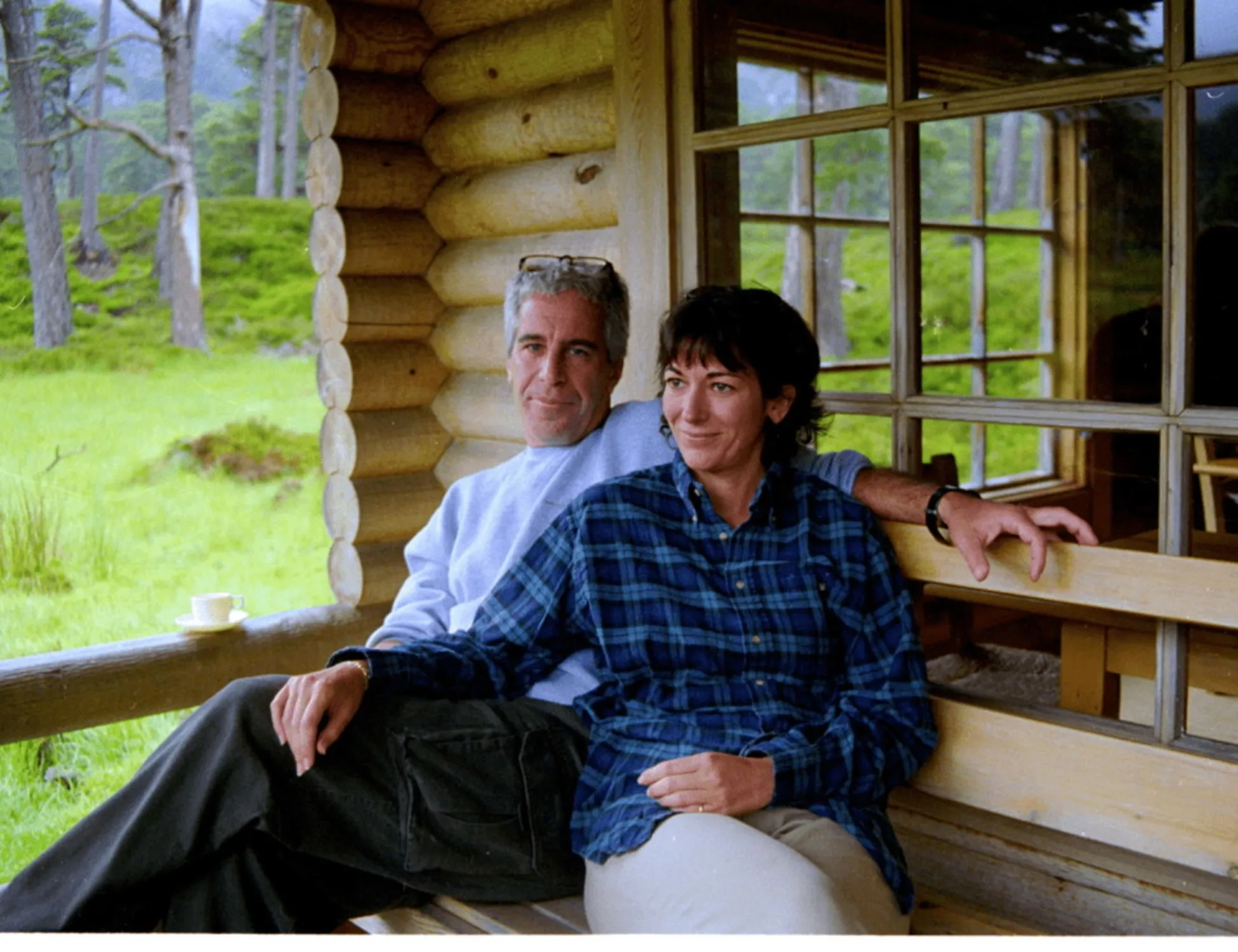 Leggi l'articolo: Video-choc degli abusi: chi lo ha inviato a Epstein, crolla tutto