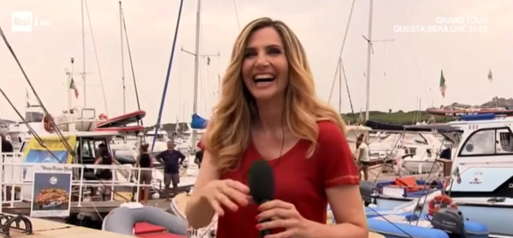 Lorella Cuccarini fatta fuori, Raiuno chiude Grand Tour. Strana coincidenza: Salvini giù, via la "sovranista"