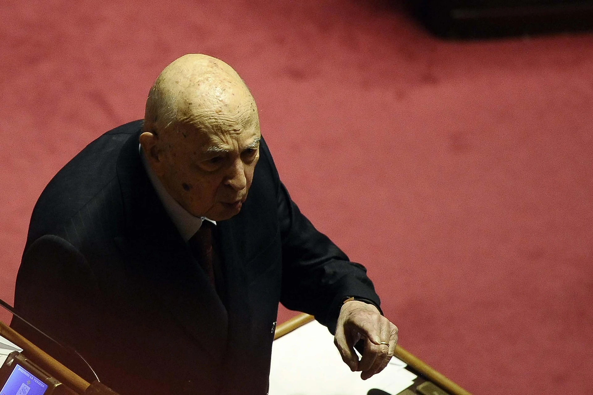 Napolitano, il golpe 2011 e la guerra in Libia. Crosetto lo sputtana: "Ero contrario, mi fece sbattere fuori"