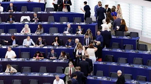 Ue, i diktat verdi sono in vigore: ecco tutti i nuovi obblighi che scattano oggi