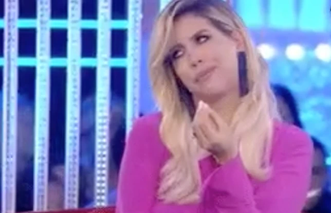 Grande Fratello Vip, Wanda Nara spiazza tutti in diretta: "Pupo, ti bacio a San Valentino"