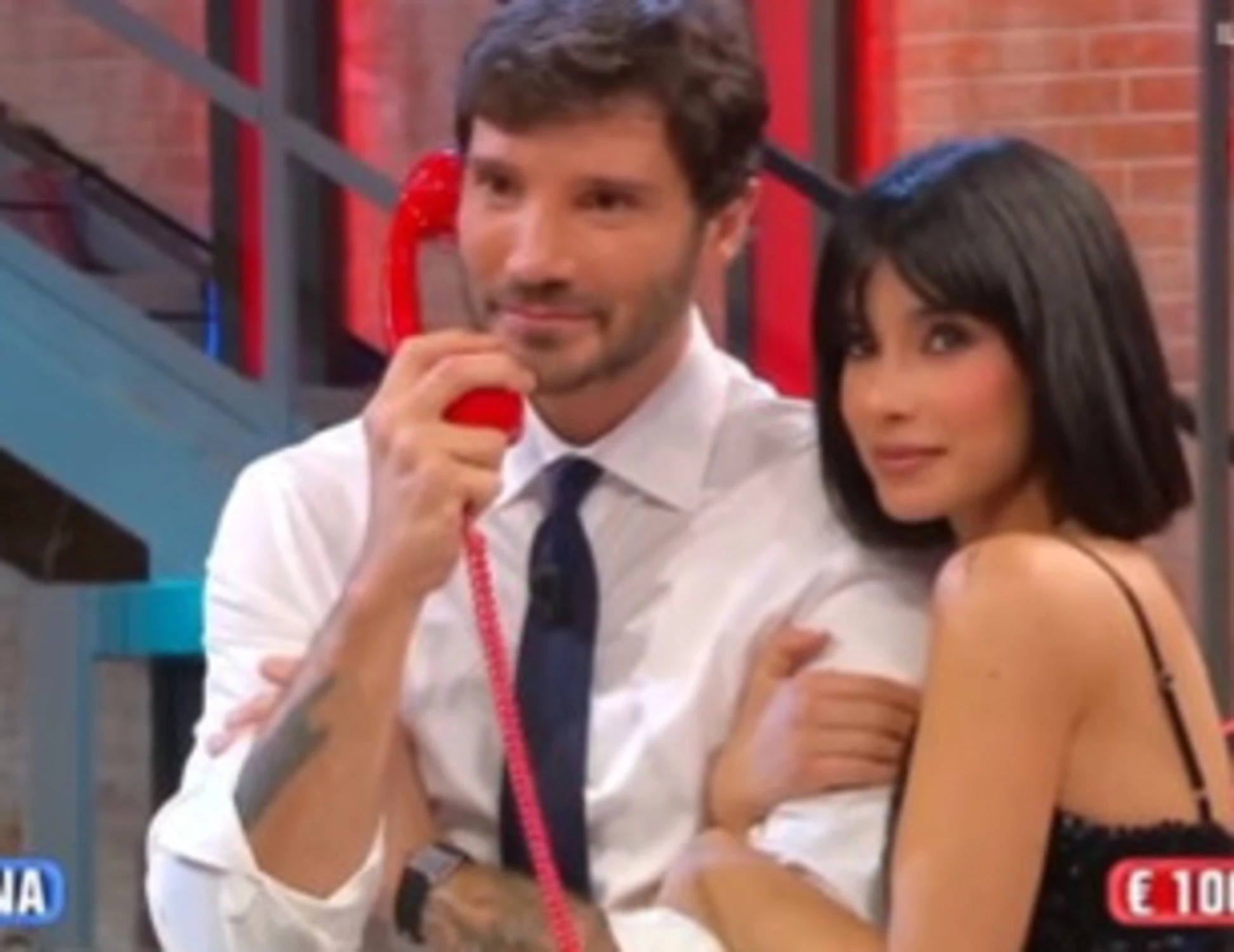 Affari tuoi, Martina Miliddi "pacco bollente": delirio proibito