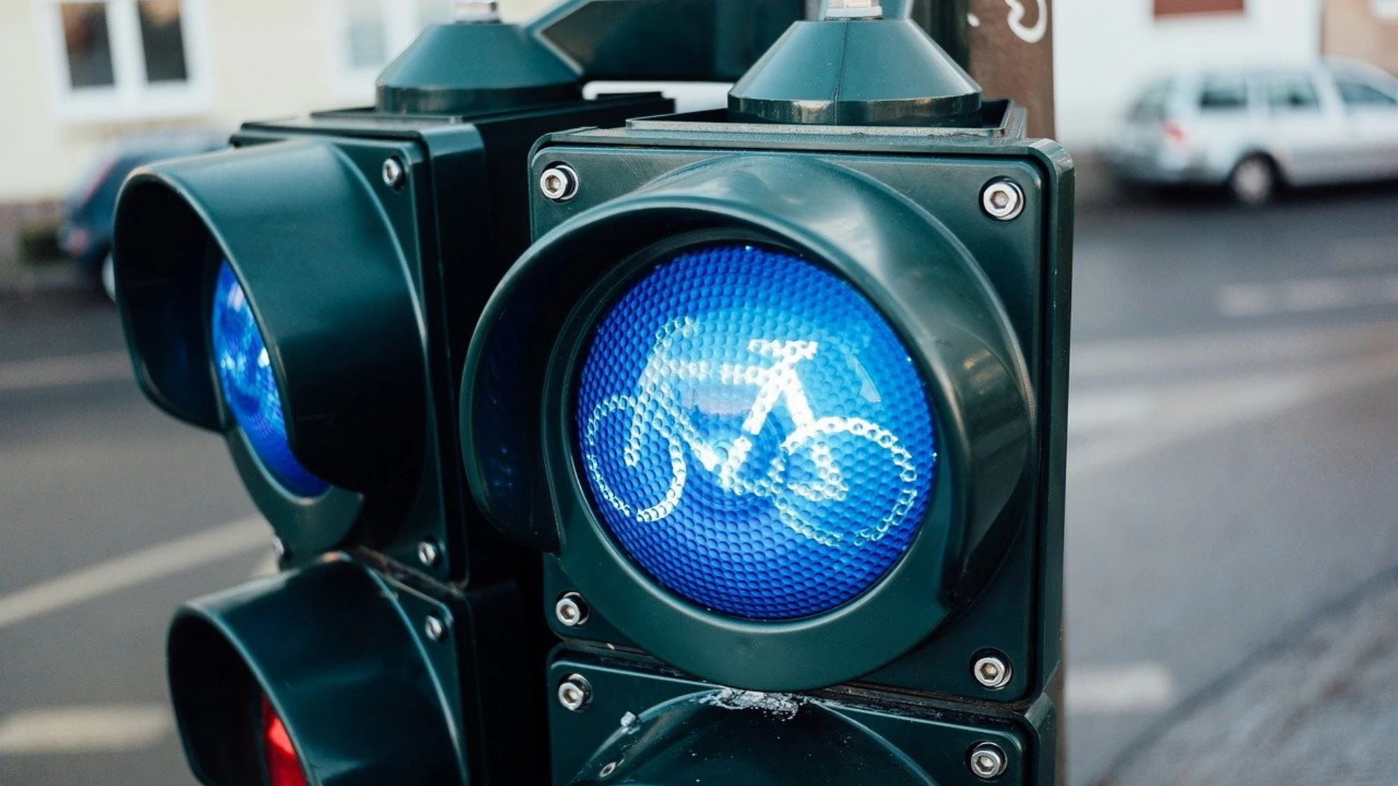 Chiede di riavere la bici, ma il ladro gli stacca un dito