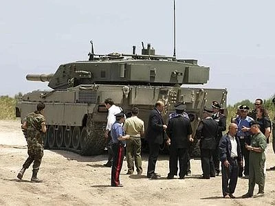 Ravenna, militare di guardia a carro armato muore folgorato