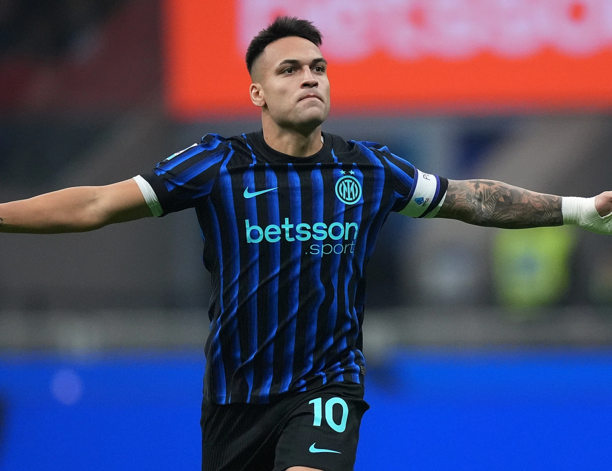 Inter, sconfitta la Lazio 2 a 0 grazie a Lautaro e Bonny: nerazzurri primi in classifica