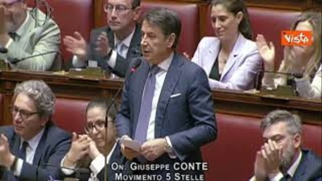 Conte a Meloni: Dice di  metterci la faccia ma non mette capacità e l'Italia sta in braghe di tela