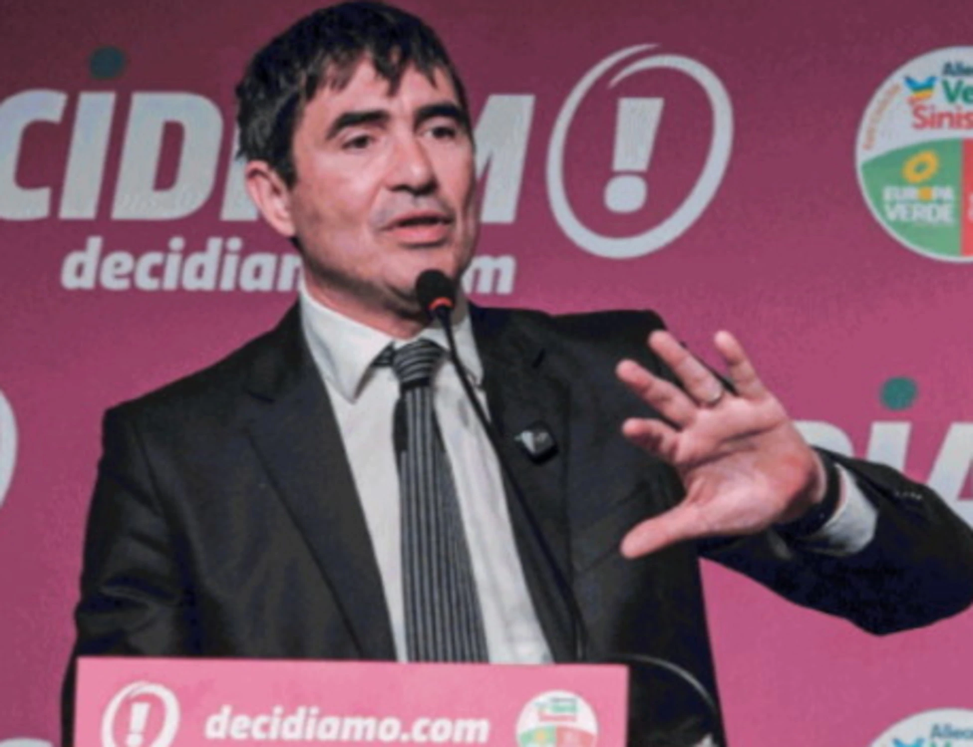 Nicola Fratoianni in piazza, vuole più tasse: "Non possiamo più rimandare"