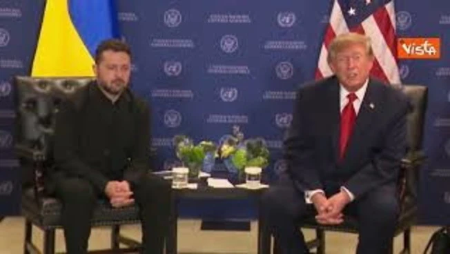La stretta di mano tra Trump e Zelensky a New York