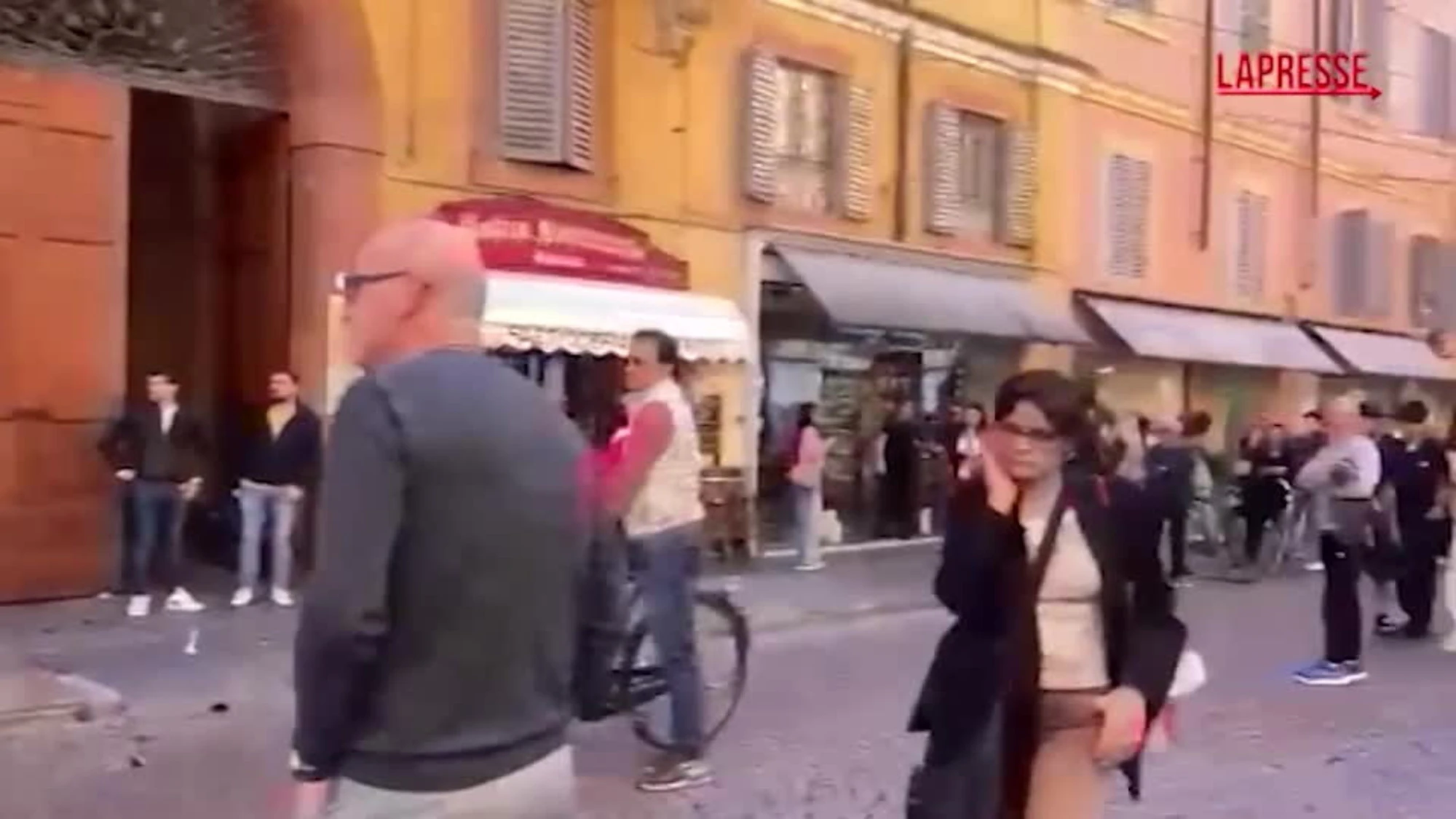 Modena, il video dopo l'impatto: grida e sgomento