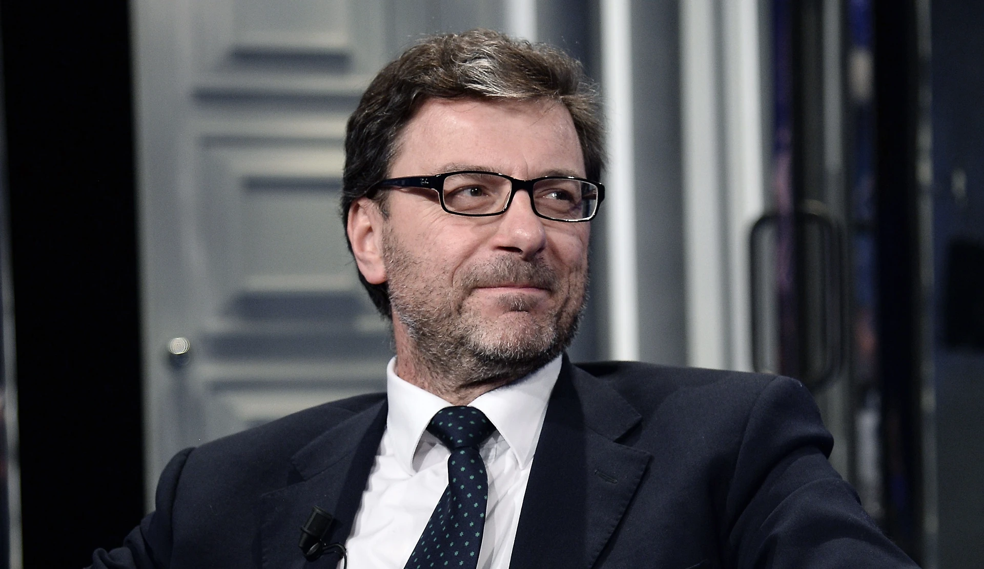 Manovra, Giancarlo Giorgetti e la trattativa con l'Europa: come salvare le banche?