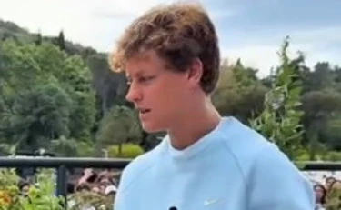 Jannik Sinner, bisogni corporali: l'intervistatrice di sasso