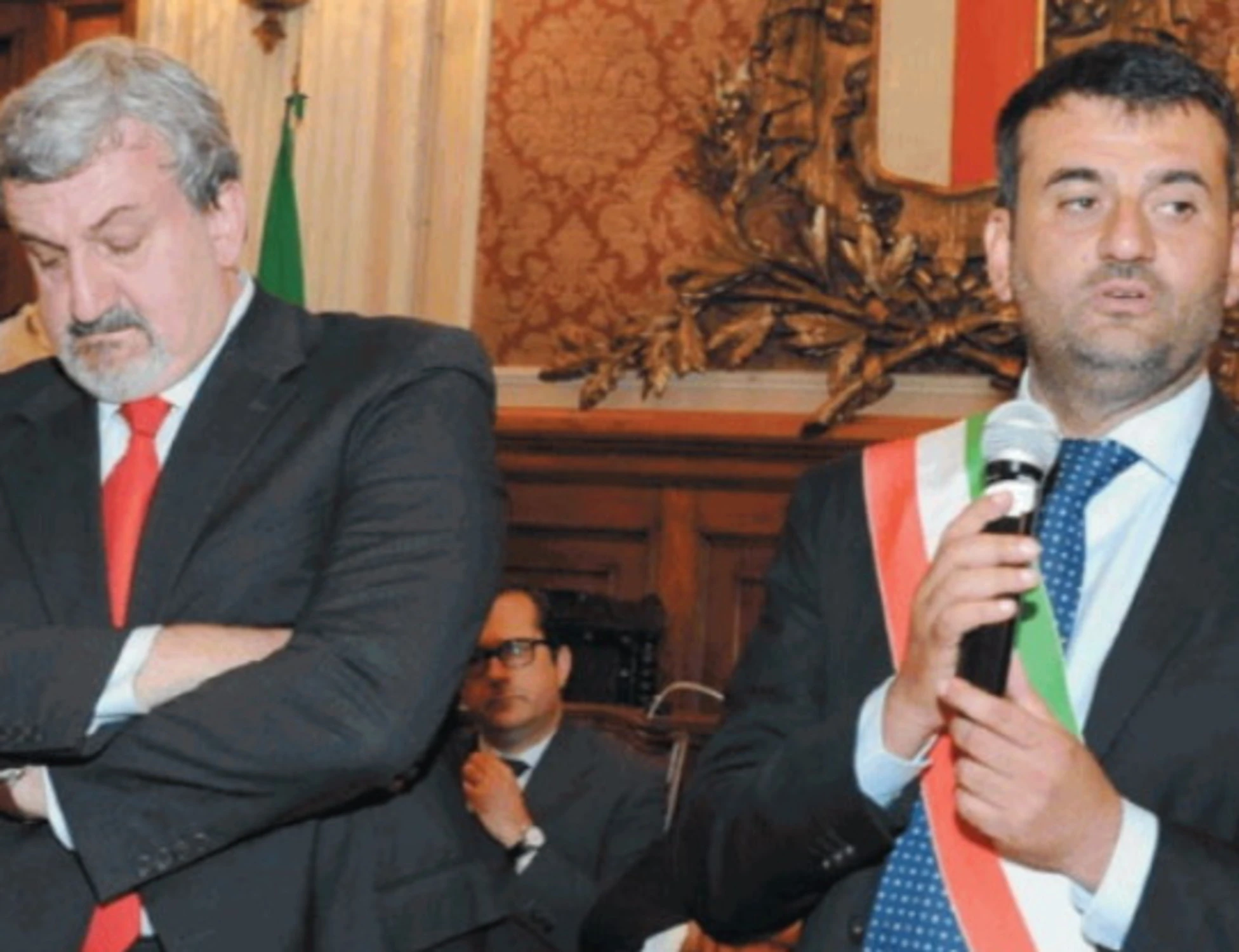 Decaro inguaia Elly, vuole rimanere in Europa