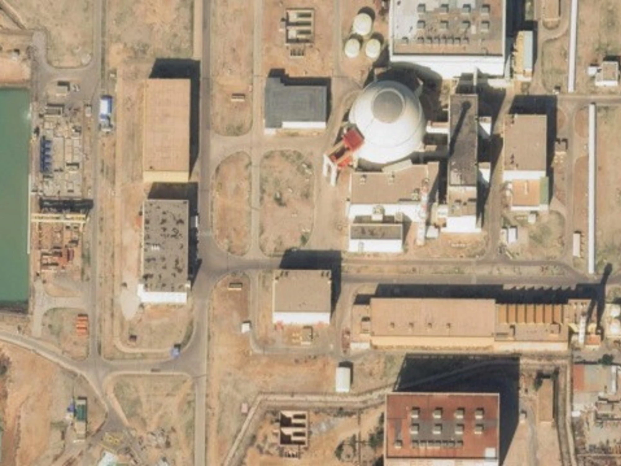 Iran, nella centrale di Bushehr 250 russi: se Israele bombarda...