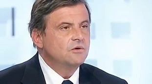 Carlo Calenda a L'aria che tira, gli insulti a Matteo Salvini: "Adolescente, demenziale. Se gli rubano la merendina..."