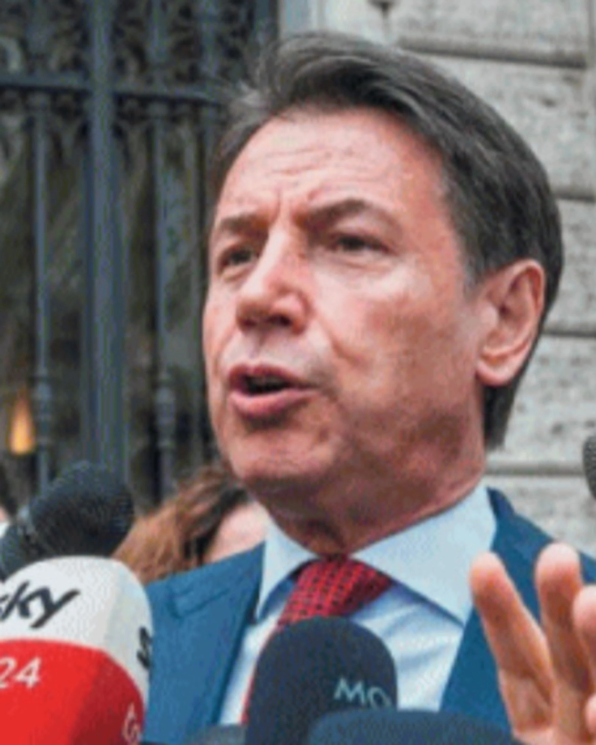 Conte, ora è contro gli sprechi dopo 200 miliardi buttati