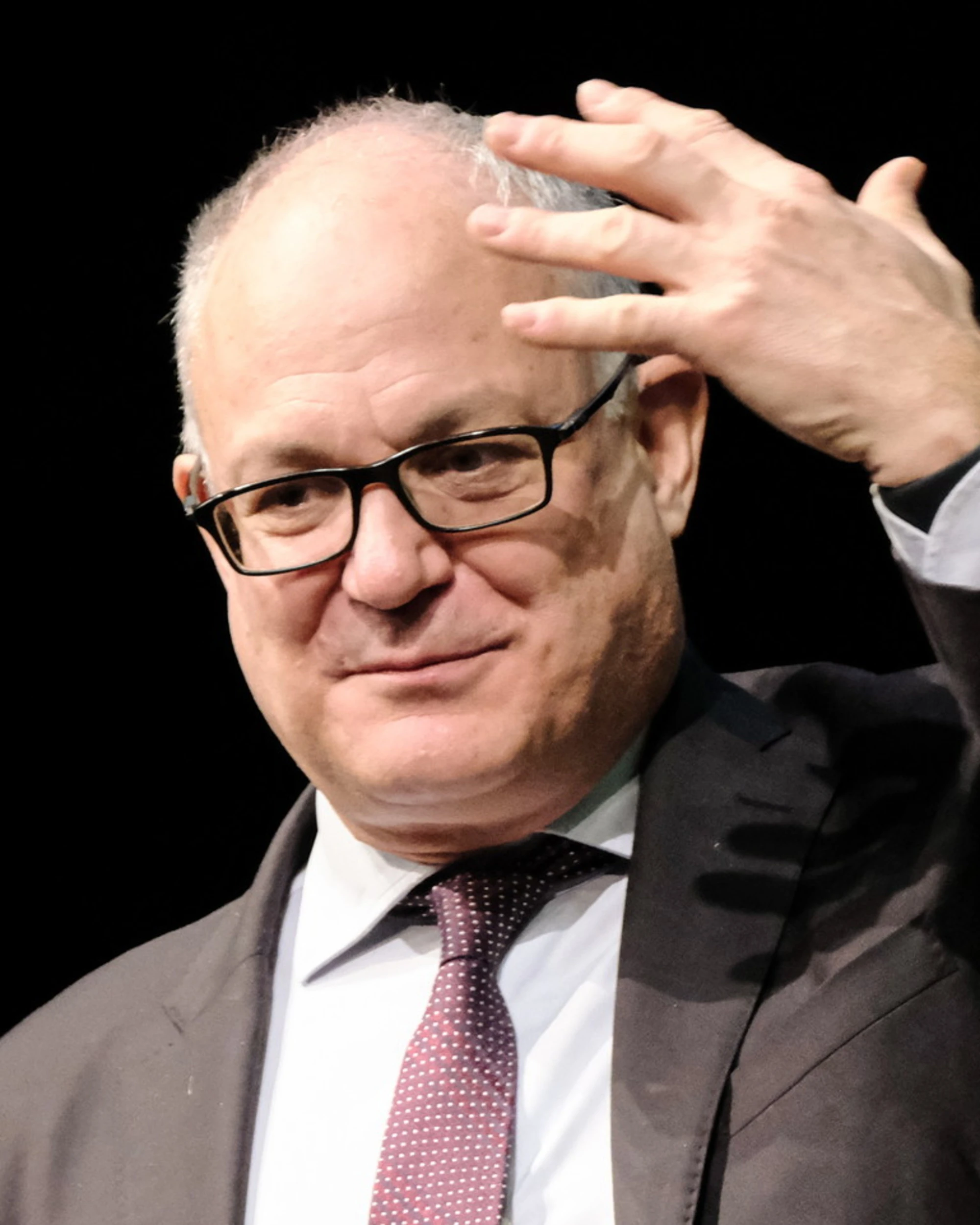 Roberto Gualtieri, l'ultima trovata: ecco l'aperitivo per i rom