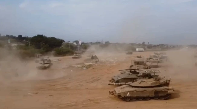 Israele, tank allineati nella Striscia: il video dell'operazione di terra