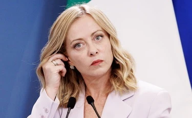Capolavoro Meloni, "Italia più sicura della Francia": la sinistra rosica