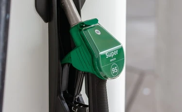 Governo Meloni, la mossa contro il caro-carburanti: cosa può cambiare