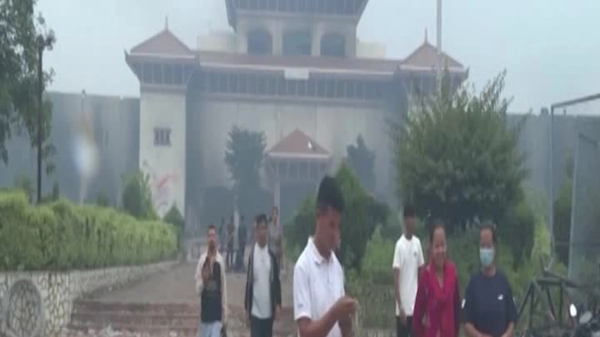 Violente proteste in Nepal: l'esercito cerca di ristabilire l'ordine