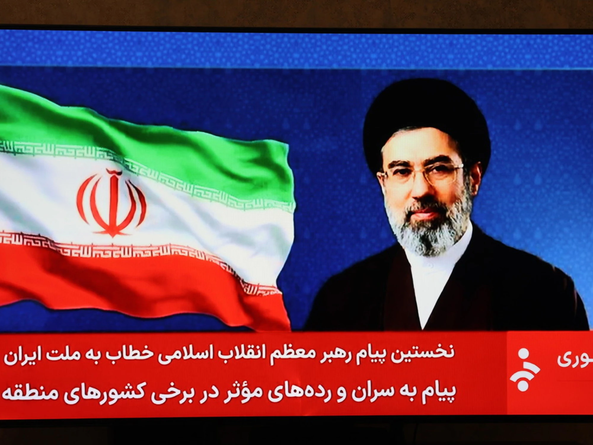 Iran, ll messaggio di Khamenei letto da una giornalista? "È in coma"