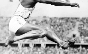 Il mito Jesse Owens, fulgido esempio di spirito olimpico