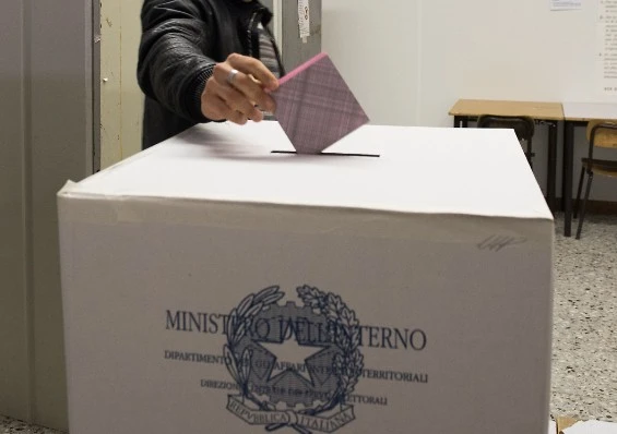 L’allarme dei servizi segreti: "Cyber attacchi per condizionare il voto"