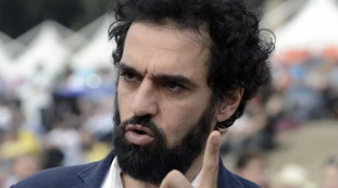 Dino Giarrusso contro Giuseppe Conte: "Zerbino del Pd, che fine farà al voto"