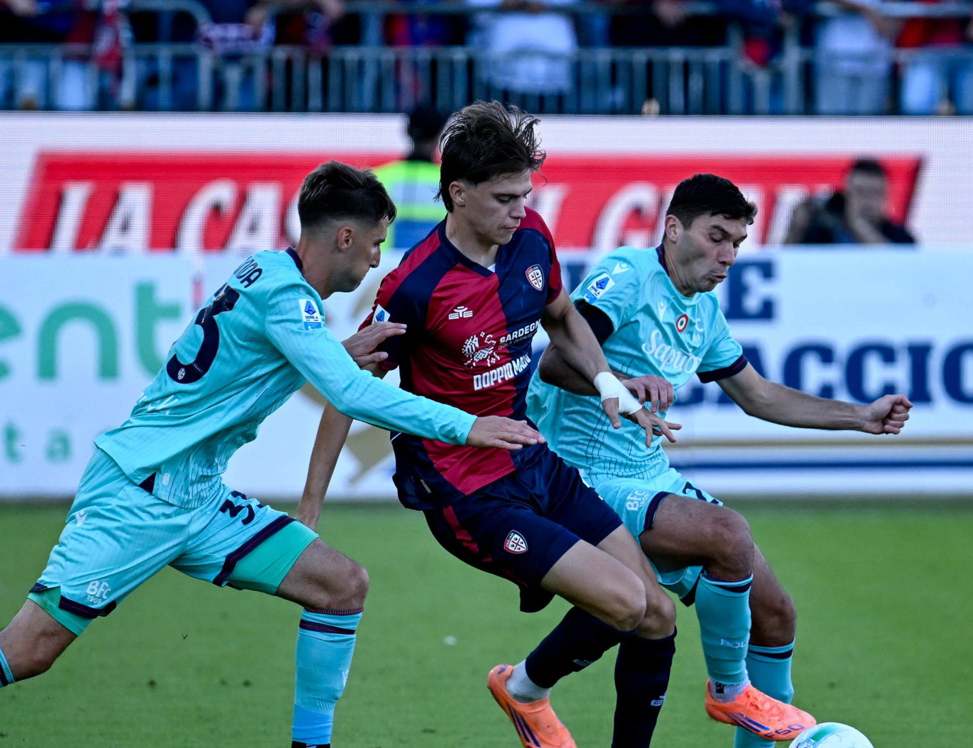 Il Bologna espugna il campo del Cagliari. E tra Genoa-Parma è 0 a 0