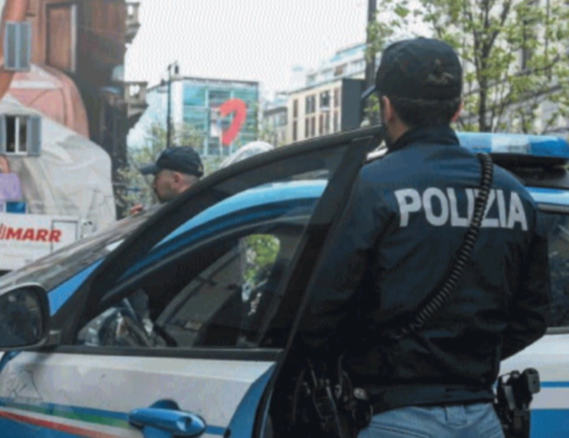 Immigrazione, il mercato nero delle residenze: fino a 2mila euro per averne una "fittizia"