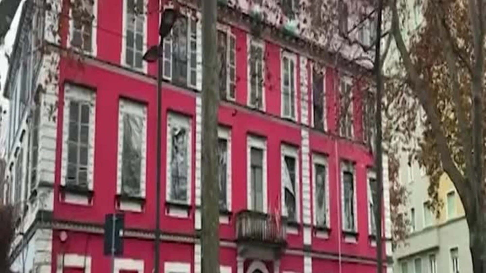 Perquisizioni al centro Askatasuna: la polizia schierata