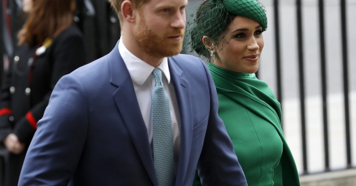 Meghan Markle, il gesto segreto (e proibito ai reali) del principe Harry: scoperti dai fotografi