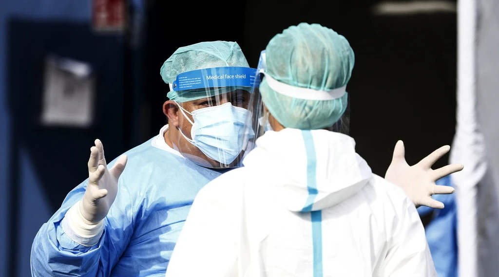 Coronavirus, bollettino 2 gennaio: tornano a salire ricoveri e intensive, tasso di positività al 17,6 per cento