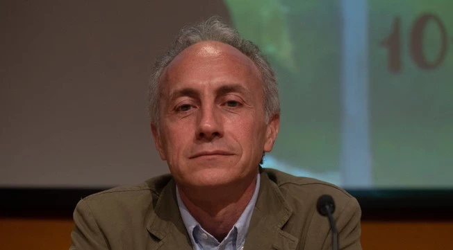 Travaglio, fango su Meloni: "Va con i dittatori". Toh, cosa scorda...