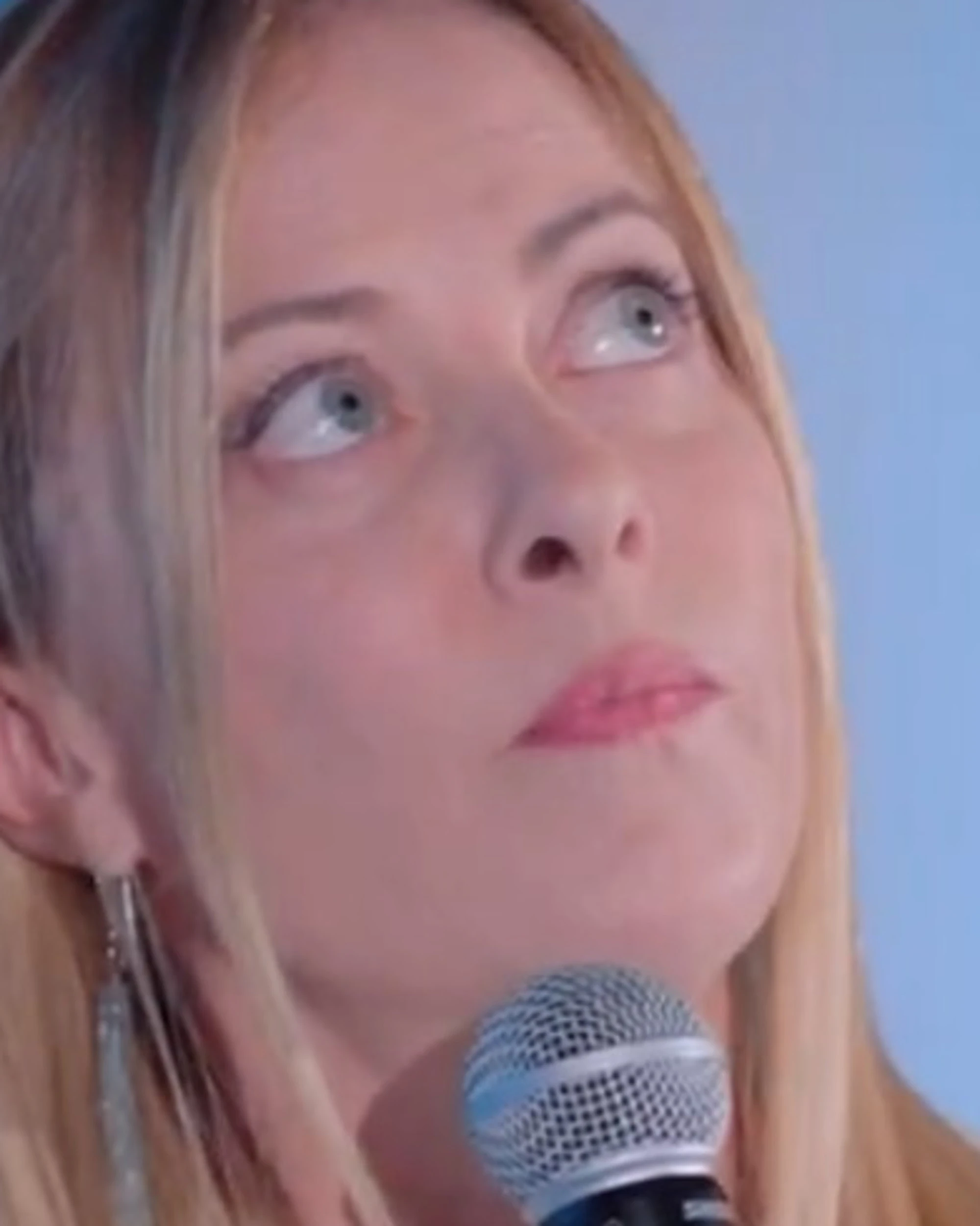 Meloni azzera la sinistra: "Mentre loro parlano di isolamento..."