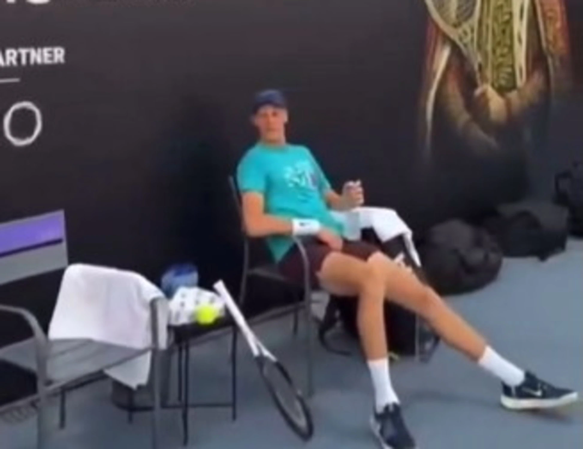 Sinner fuori dal mondo, "e tu?": la domanda che sconcerta Zverev