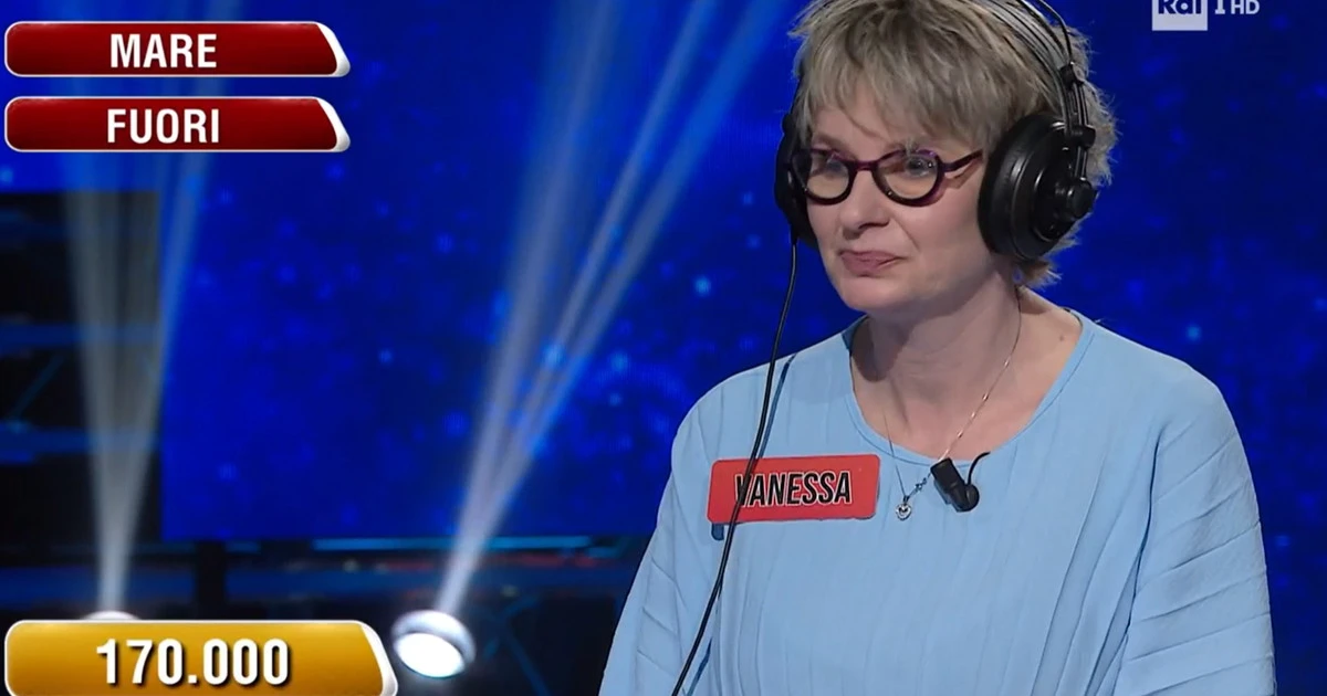 L'Eredità, "Petto" e viene giù tutto: "Andate a guanare, che droga usate?"