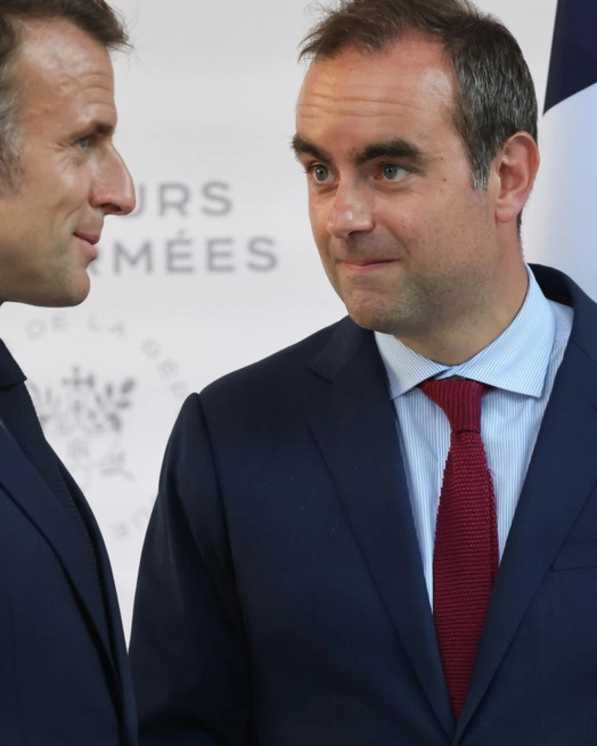 La mossa anti-crisi del geniale Macron: esce e torna Lecornu