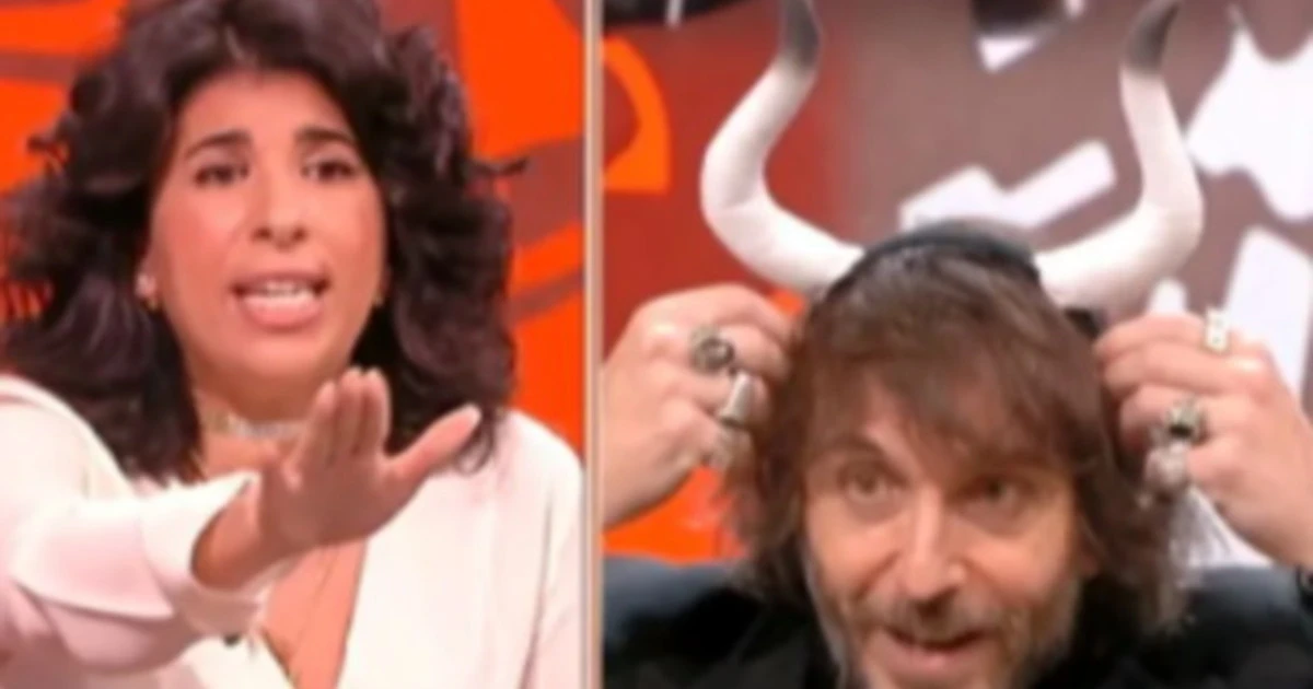 Dritto e Rovescio, Giuseppe Cruciani si mette le corna e sbotta: "Ma quale golpe, l'assalto negli Stati Uniti è stato una scampagnata"