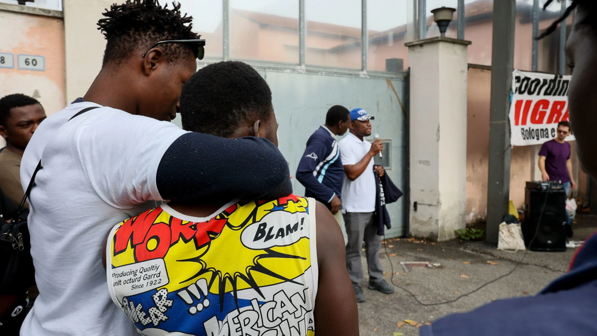 Ue, 10 milioni per far giocare i migranti a padel