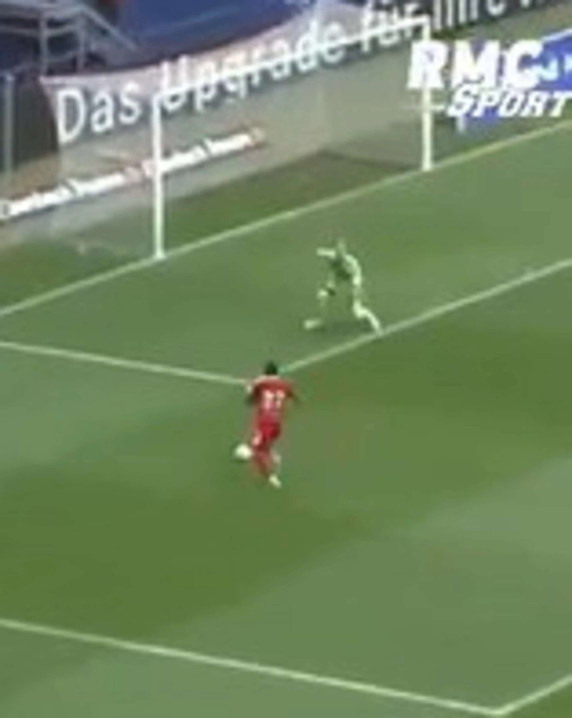 Karius, altro errore inspiegabile: il video che fa impazzire il mondo del calcio