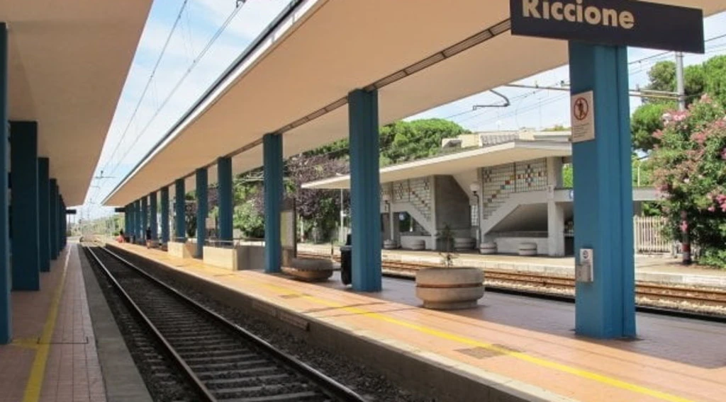 Riccione, ragazze uccise dal treno: "Era bellissima. Ma ho capito subito...", testimonianza-choc