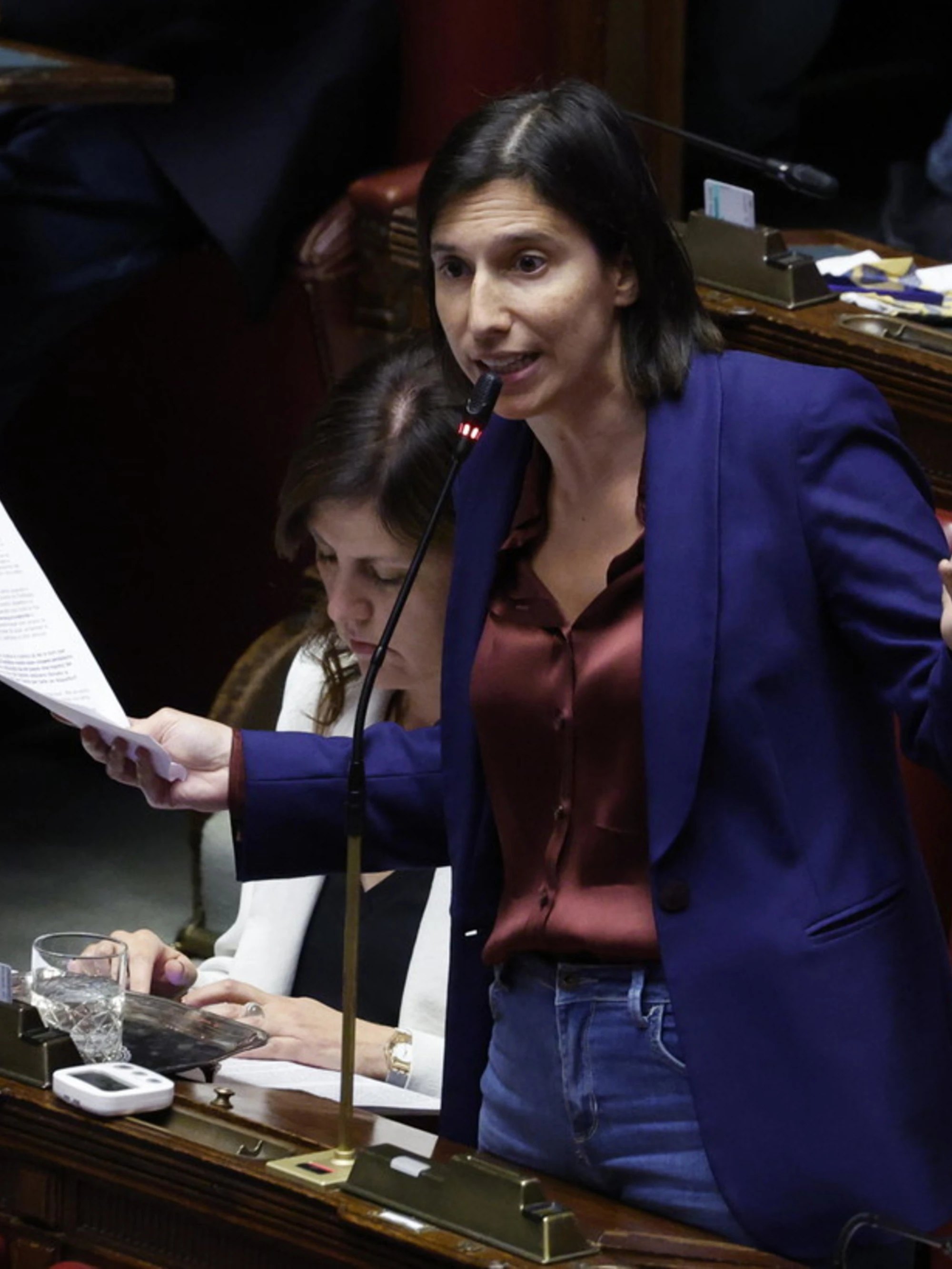 Elly Schlein, urla in aula contro Meloni: "Molla la clava, fai il premier!"